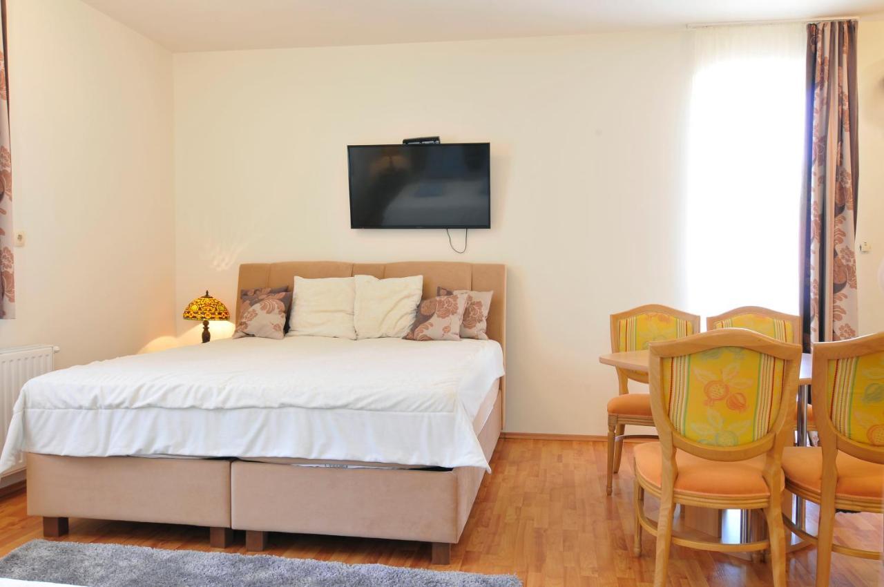 Farkas Apartman Siofok Exterior photo